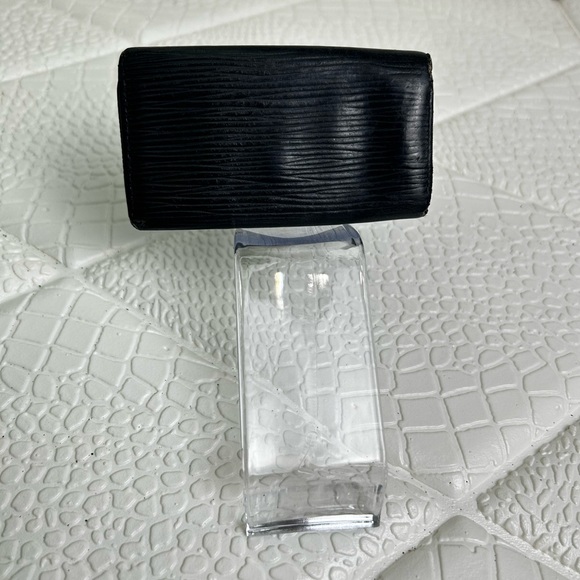 Louis Vuitton Black Epi 4 Key Ring Wallet - Picture 6 of 13